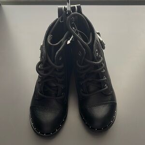 Girls boots, brand new, no tags